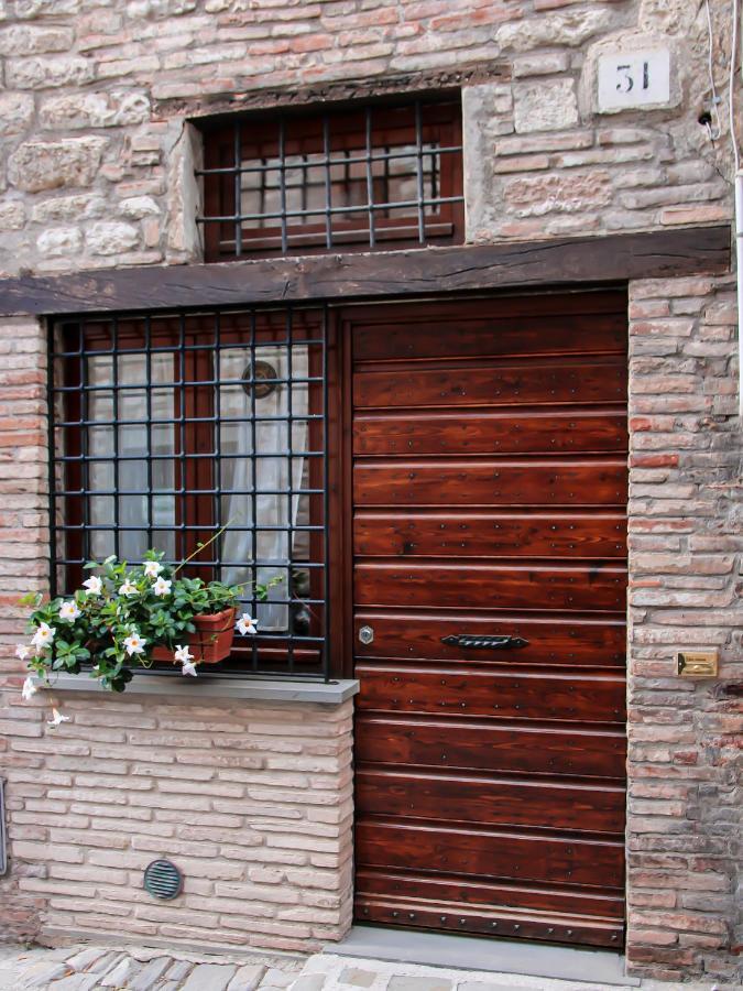 Casa Armanni - La Tua Casa Di Pietra Apartment Gubbio Exterior photo