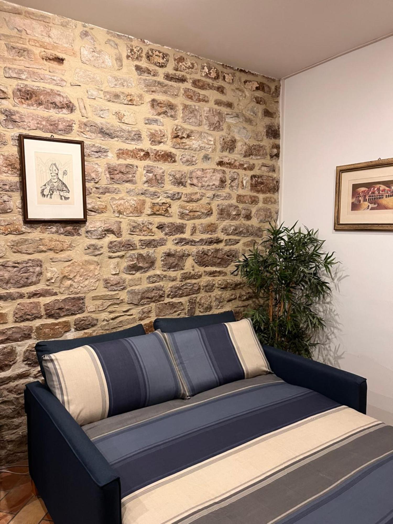 Casa Armanni - La Tua Casa Di Pietra Apartment Gubbio Exterior photo